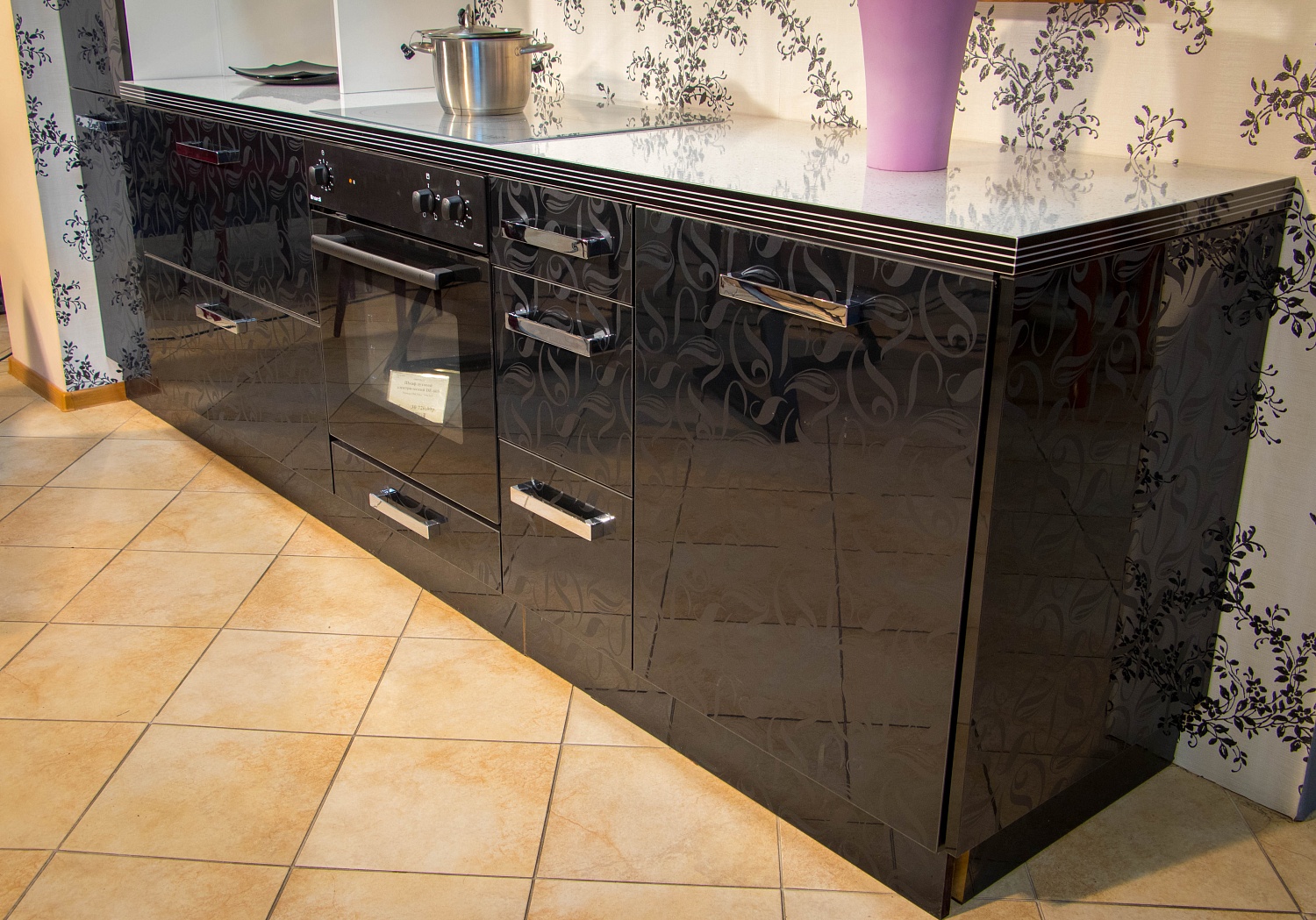 Кухня ГЛОСС (белые / черные цветы)